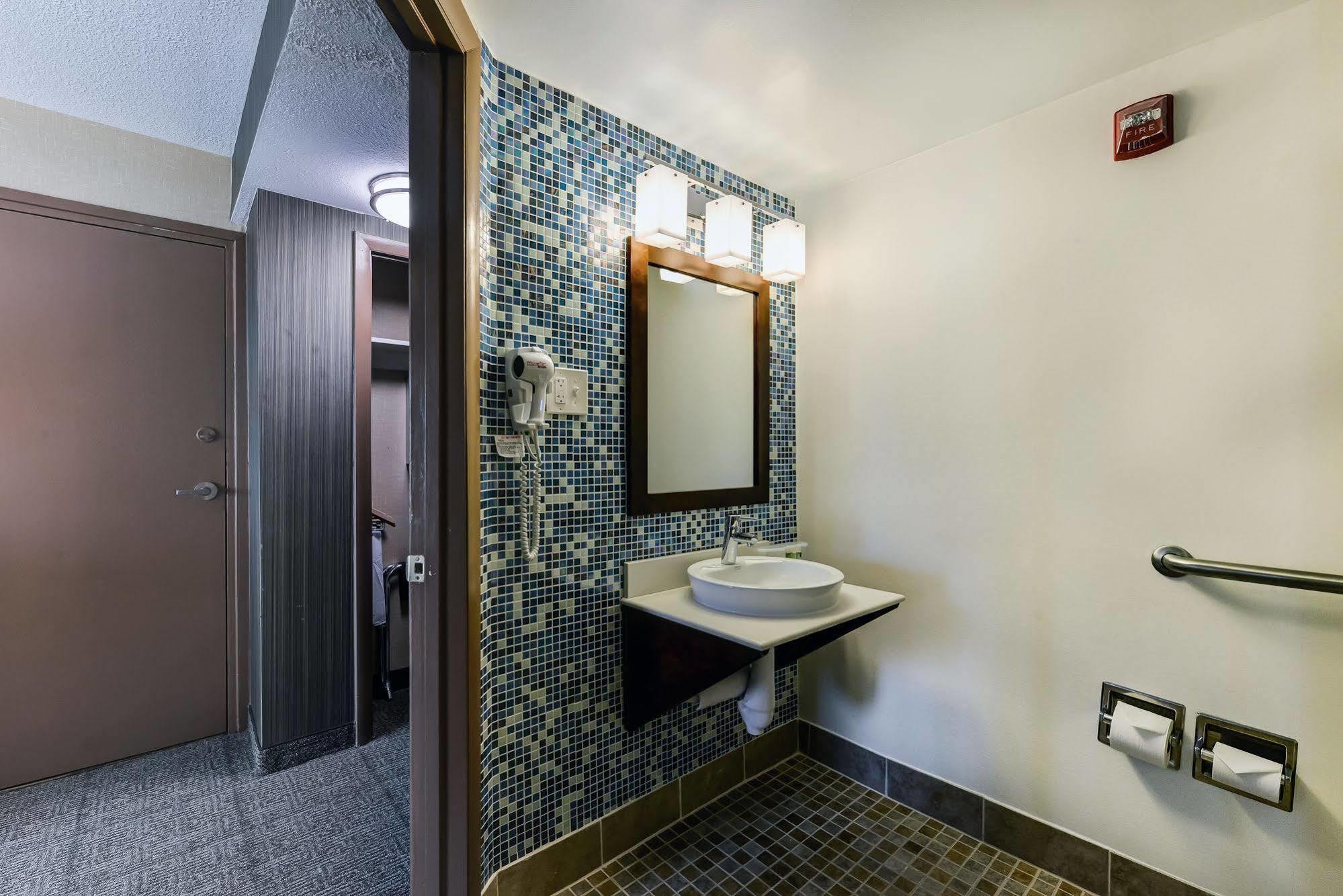 Holiday Inn Express Washington Dc Silver Spring By Ihg Екстер'єр фото